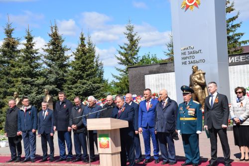В Нурлате прошел Парад Победы: подвигу героев и память, и слава