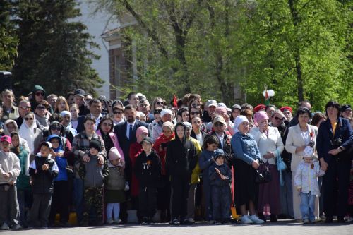 В Нурлате прошел Парад Победы: подвигу героев и память, и слава