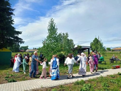 В Мамыкове звонко встретили Троицу и День села