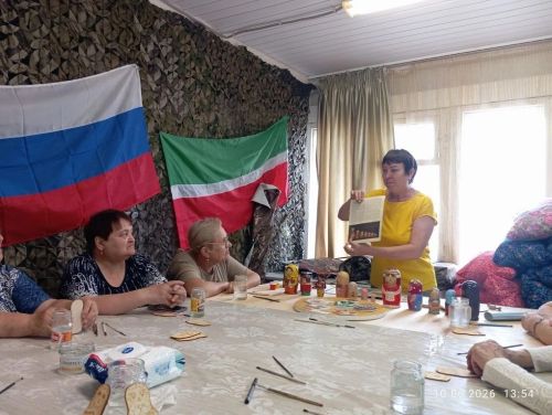 Душа в деревянной миниатюре: в Нурлате серебряные волонтеры оживили традиции на мастер-классе