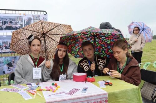 Нурлат җирлекара үзәк китапханәсе беренче районкүләм традицион чигү фестивале уздырды