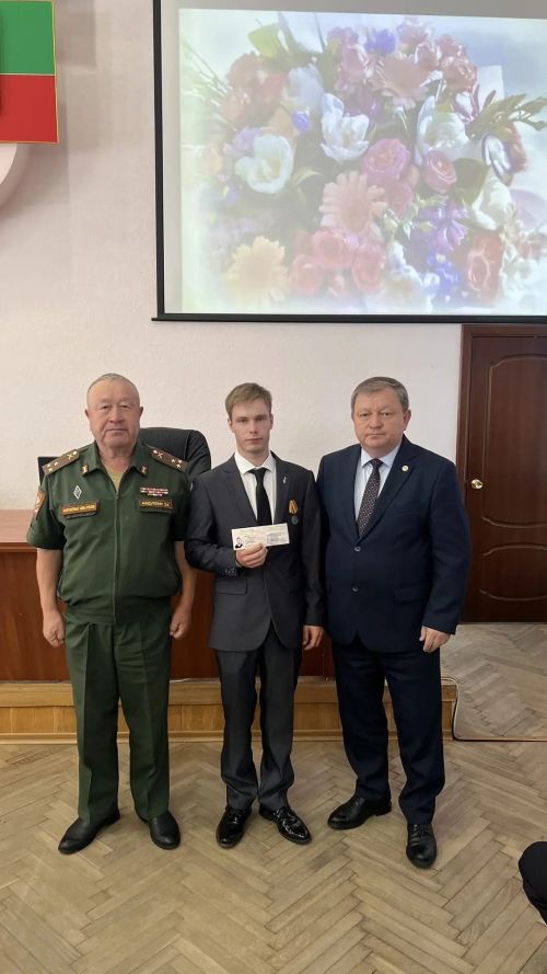 На планерке в Нурлате вручили награды и боевое удостоверение