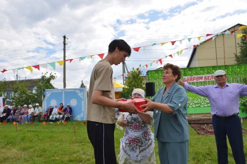 С песнями, пловом и сабантуем: в Бикулово прошел День села