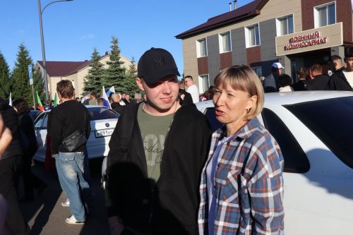 В Нурлатском военкомате состоялись проводы солдат-срочников