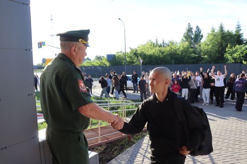 В Нурлатском военкомате состоялись проводы солдат-срочников