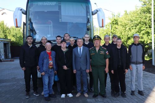 В Нурлатском военкомате состоялись проводы солдат-срочников