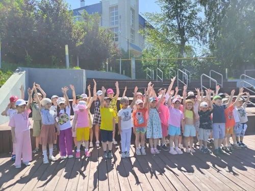 В небе над Нурлатом парили бумажные драконы и вертушки