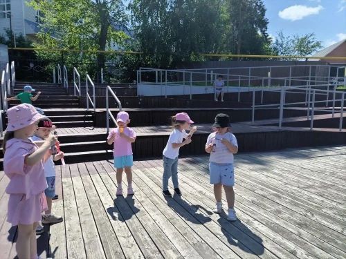 В небе над Нурлатом парили бумажные драконы и вертушки