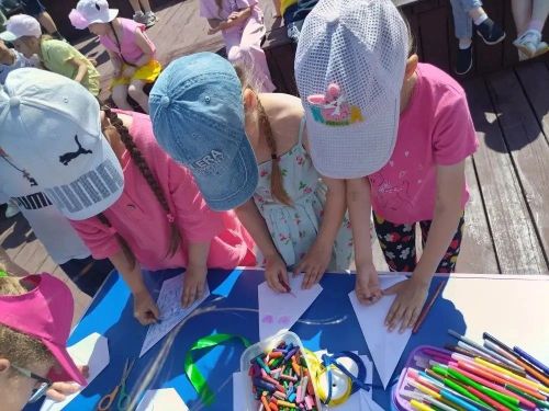 В небе над Нурлатом парили бумажные драконы и вертушки