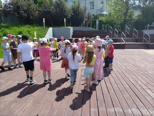 В небе над Нурлатом парили бумажные драконы и вертушки