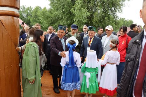 Рустам Минниханов посетил нурлатское подворье на республиканском Сабантуе в Казани