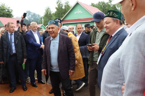 Рустам Минниханов посетил нурлатское подворье на республиканском Сабантуе в Казани
