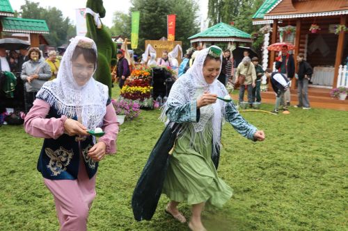 Рустам Минниханов посетил нурлатское подворье на республиканском Сабантуе в Казани