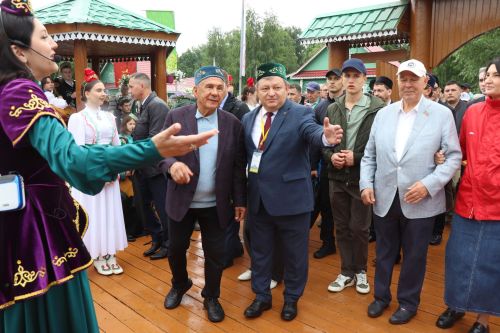 Рустам Минниханов посетил нурлатское подворье на республиканском Сабантуе в Казани