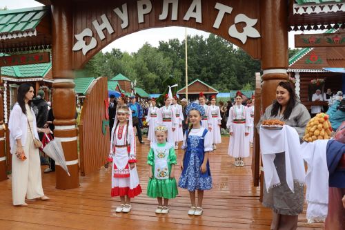 Рустам Минниханов посетил нурлатское подворье на республиканском Сабантуе в Казани