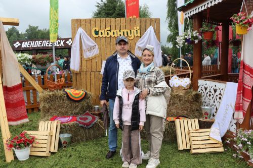 Рустам Минниханов посетил нурлатское подворье на республиканском Сабантуе в Казани