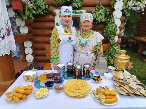 Рустам Минниханов посетил нурлатское подворье на республиканском Сабантуе в Казани