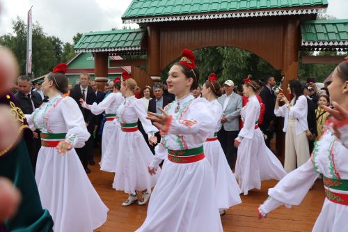 Рустам Минниханов посетил нурлатское подворье на республиканском Сабантуе в Казани