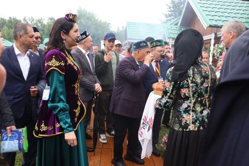Рустам Минниханов посетил нурлатское подворье на республиканском Сабантуе в Казани