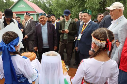Рустам Минниханов посетил нурлатское подворье на республиканском Сабантуе в Казани