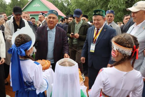 Рустам Минниханов посетил нурлатское подворье на республиканском Сабантуе в Казани