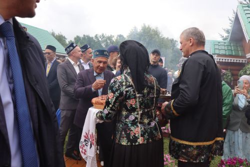 Рустам Минниханов посетил нурлатское подворье на республиканском Сабантуе в Казани