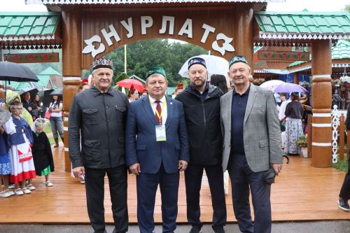 Рустам Минниханов посетил нурлатское подворье на республиканском Сабантуе в Казани