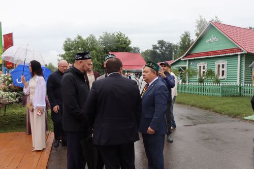 Рустам Минниханов посетил нурлатское подворье на республиканском Сабантуе в Казани