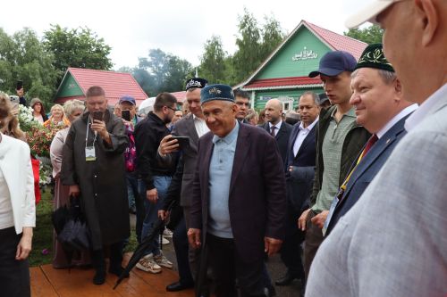 Рустам Минниханов посетил нурлатское подворье на республиканском Сабантуе в Казани
