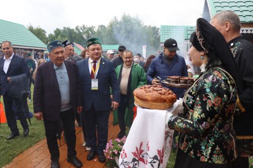Рустам Минниханов посетил нурлатское подворье на республиканском Сабантуе в Казани