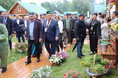 Рустам Минниханов посетил нурлатское подворье на республиканском Сабантуе в Казани