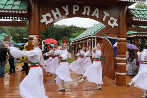 Рустам Минниханов посетил нурлатское подворье на республиканском Сабантуе в Казани