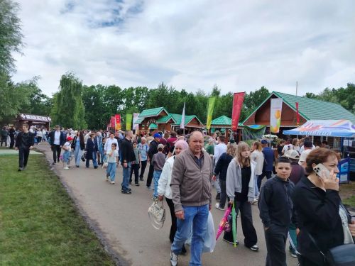 Рустам Минниханов посетил нурлатское подворье на республиканском Сабантуе в Казани