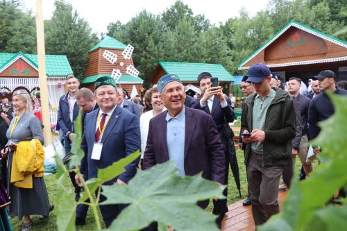 Рустам Минниханов посетил нурлатское подворье на республиканском Сабантуе в Казани