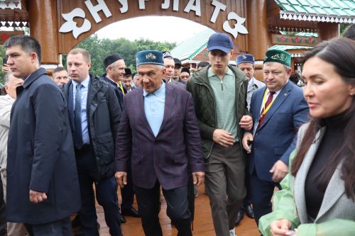 Рустам Минниханов посетил нурлатское подворье на республиканском Сабантуе в Казани