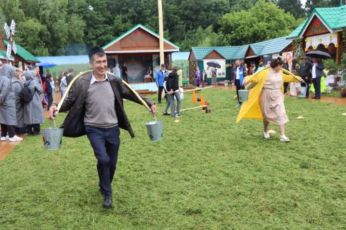 Рустам Минниханов посетил нурлатское подворье на республиканском Сабантуе в Казани