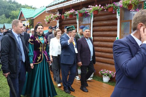 Рустам Минниханов посетил нурлатское подворье на республиканском Сабантуе в Казани