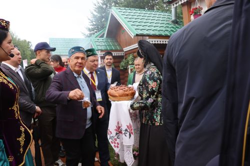 Рустам Минниханов посетил нурлатское подворье на республиканском Сабантуе в Казани