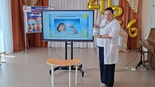 В гостях у «Солнышка»: медсестра научила дошколят летним правилам здоровья