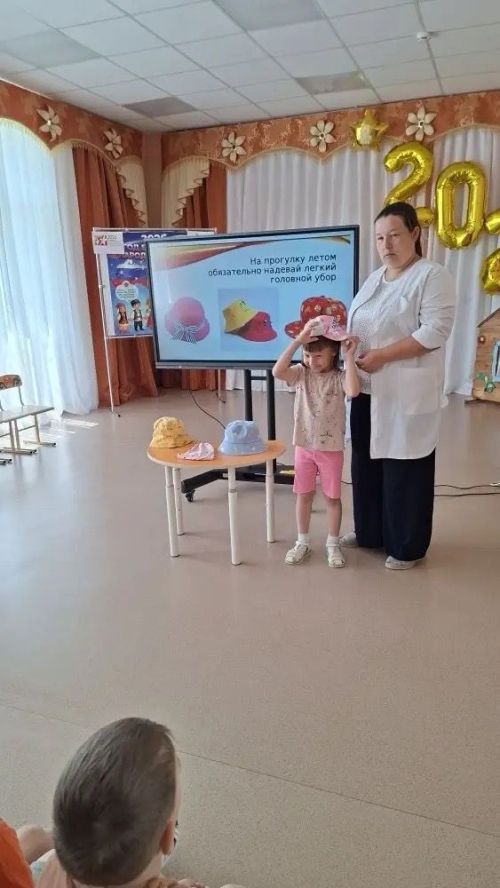 В гостях у «Солнышка»: медсестра научила дошколят летним правилам здоровья