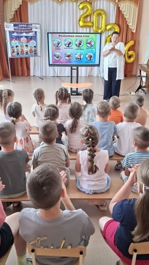 В гостях у «Солнышка»: медсестра научила дошколят летним правилам здоровья