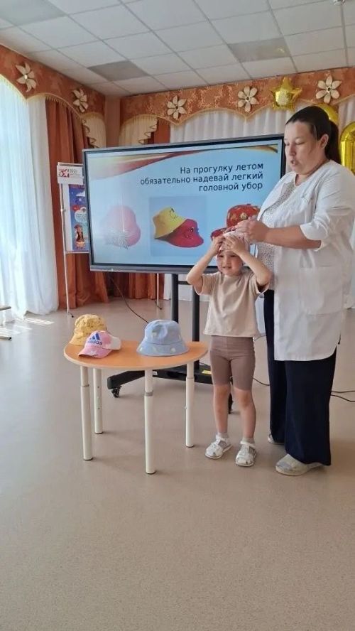 В гостях у «Солнышка»: медсестра научила дошколят летним правилам здоровья