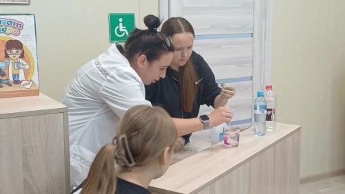 Нурлат районының “Заречный” лагеренда китапханәчеләр балалар өчен фәнни тамаша үткәрделәр
