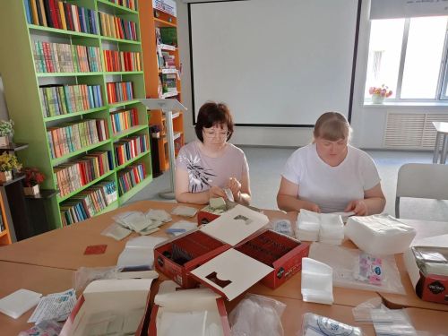 «Сухой душ» для бойцов: 350 комплектов собрали в библиотеке Нурлата
