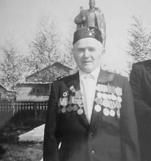 Бөек Ватан сугышы каһарманы Сәлим Сәгыйровның якыннары фронтовик турындагы хәтерне кадерләп саклыйлар