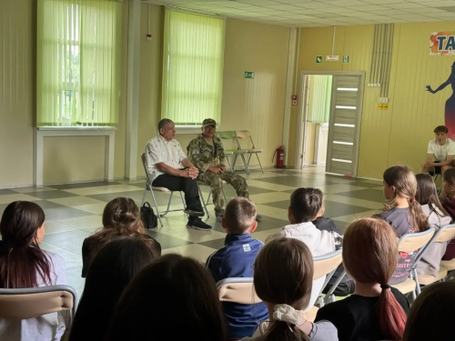 Врач-нарколог провёл беседу о здоровом образе жизни в лагере «Заречный» в преддверии Дня борьбы с наркотиками