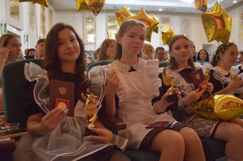 Созвездие медалистов: в Нурлате чествовали лучших выпускников района