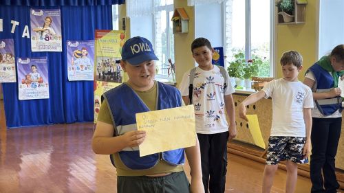 В лагере «Мечта» Старых Челнов прошла акция «Стань заметнее»: флешмоб, ПДД и плакаты от ЮИД