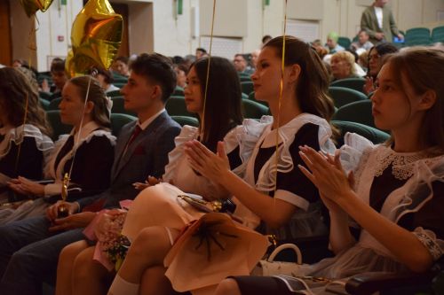Созвездие медалистов: в Нурлате чествовали лучших выпускников района