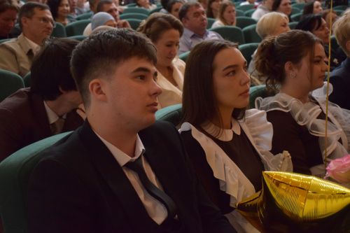 Созвездие медалистов: в Нурлате чествовали лучших выпускников района